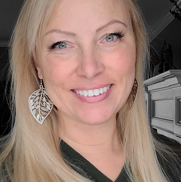 Meet your Posher, Paige - Picture 2 of 2